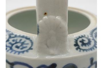 江戸期　古伊万里　銚子　染付　蛸唐草　存在感のある蛸唐草と花絵が印象的な急須(水注、茶道具)(R-061878)