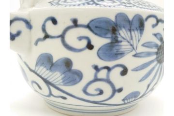 江戸期　古伊万里　銚子　染付　蛸唐草　存在感のある蛸唐草と花絵が印象的な急須(水注、茶道具)(R-061878)