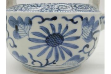 江戸期　古伊万里　銚子　染付　蛸唐草　存在感のある蛸唐草と花絵が印象的な急須(水注、茶道具)(R-061878)