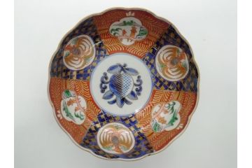 明治期　伊万里焼　錦手　金襴手　染錦　二重角富　金彩　色絵　桃図　5.8寸皿　約17.5cm　煌びやかで豪華な絵付けの深皿3枚セット(五寸八分、和皿、中皿、和食器)(R-061879)