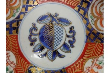 明治期　伊万里焼　錦手　金襴手　染錦　二重角富　金彩　色絵　桃図　5.8寸皿　約17.5cm　煌びやかで豪華な絵付けの深皿3枚セット(五寸八分、和皿、中皿、和食器)(R-061880)