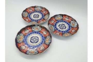 明治期　富長貴春(富貴長春)　伊万里　金襴手　金魚に花図　6.8寸皿　約20.5cm　色彩豊かで食卓に華やぎをもたらす皿3枚セット(六寸八分、中皿、和食器、和皿)(R-061882)