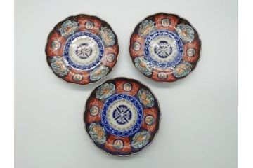 明治期　富長貴春(富貴長春)　伊万里　金襴手　金魚に花図　6.8寸皿　約20.5cm　色彩豊かで食卓に華やぎをもたらす皿3枚セット(六寸八分、中皿、和食器、和皿)(R-061882)