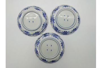 明治期　富長貴春(富貴長春)　伊万里　金襴手　金魚に花図　6.8寸皿　約20.5cm　色彩豊かで食卓に華やぎをもたらす皿3枚セット(六寸八分、中皿、和食器、和皿)(R-061882)