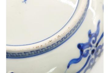 明治期　富長貴春(富貴長春)　伊万里　金襴手　金魚に花図　6.8寸皿　約20.5cm　色彩豊かで食卓に華やぎをもたらす皿3枚セット(六寸八分、中皿、和食器、和皿)(R-061882)