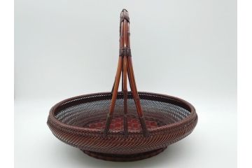 竹旬斎　在銘　竹細工　使い込むほどに深みが出る美しい編み目の竹花籠(花入れ、花器、竹編、竹工芸、竹籠)(R-061889)