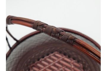 竹旬斎　在銘　竹細工　使い込むほどに深みが出る美しい編み目の竹花籠(花入れ、花器、竹編、竹工芸、竹籠)(R-061889)