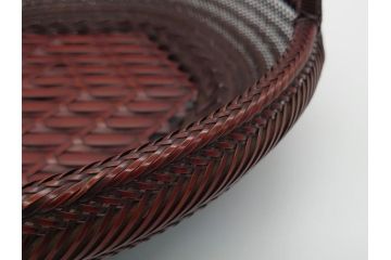 竹旬斎　在銘　竹細工　使い込むほどに深みが出る美しい編み目の竹花籠(花入れ、花器、竹編、竹工芸、竹籠)(R-061889)
