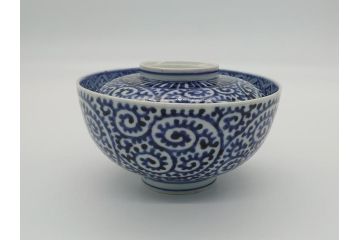 幕末〜明治　古伊万里　染付　蛸唐草文　松竹梅　爽やかな藍色の総蛸唐草文様が魅力の蓋付き茶碗(蓋碗、和食器)(R-061891)