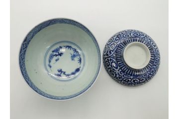 幕末〜明治　古伊万里　染付　蛸唐草文　松竹梅　爽やかな藍色の総蛸唐草文様が魅力の蓋付き茶碗(蓋碗、和食器)(R-061891)
