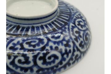 幕末〜明治　古伊万里　染付　蛸唐草文　松竹梅　爽やかな藍色の総蛸唐草文様が魅力の蓋付き茶碗(蓋碗、和食器)(R-061891)