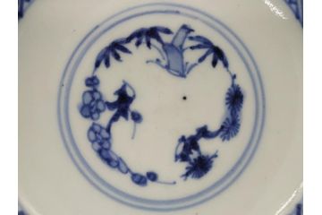 幕末〜明治　古伊万里　染付　蛸唐草文　松竹梅　爽やかな藍色の総蛸唐草文様が魅力の蓋付き茶碗(蓋碗、和食器)(R-061891)