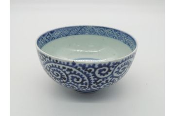幕末〜明治　古伊万里　染付　蛸唐草文　松竹梅　爽やかな藍色の総蛸唐草文様が魅力の蓋付き茶碗(蓋碗、和食器)(R-061891)