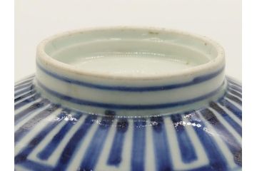 幕末〜明治　古伊万里　染付　蛸唐草文　松竹梅　爽やかな藍色の総蛸唐草文様が魅力の蓋付き茶碗(蓋碗、和食器)(R-061891)