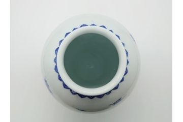 明治期　鍋島焼　鍋島家　染付　杏葉の紋　麒麟図　威厳に満ちた凛々しい麒麟図の飾り壺(花瓶、花入れ)(R-061895)