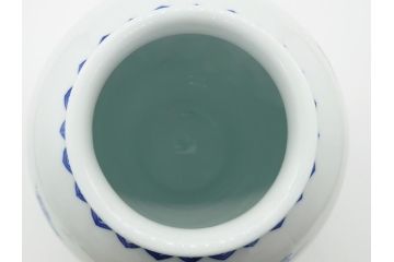 明治期　鍋島焼　鍋島家　染付　杏葉の紋　麒麟図　威厳に満ちた凛々しい麒麟図の飾り壺(花瓶、花入れ)(R-061895)