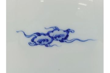 明治期　鍋島焼　鍋島家　染付　杏葉の紋　麒麟図　威厳に満ちた凛々しい麒麟図の飾り壺(花瓶、花入れ)(R-061895)