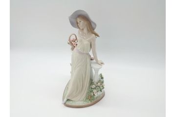 リヤドロ　LLADRO　輝く時　艶めかしく気品漂う女性のフィギュリン(箱なし、陶器人形、置物、オブジェ)(定価181,500円)(R-061896)