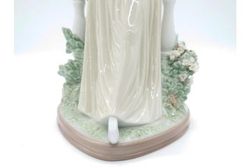 リヤドロ　LLADRO　輝く時　艶めかしく気品漂う女性のフィギュリン(箱なし、陶器人形、置物、オブジェ)(定価181,500円)(R-061896)