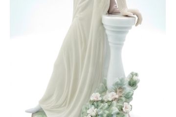 リヤドロ　LLADRO　輝く時　艶めかしく気品漂う女性のフィギュリン(箱なし、陶器人形、置物、オブジェ)(定価181,500円)(R-061896)