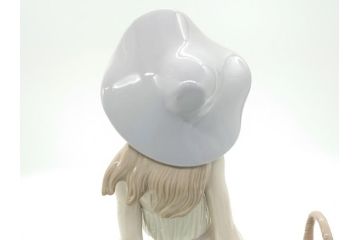 リヤドロ　LLADRO　輝く時　艶めかしく気品漂う女性のフィギュリン(箱なし、陶器人形、置物、オブジェ)(定価181,500円)(R-061896)
