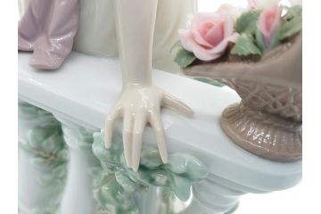 リヤドロ　LLADRO　輝く時　艶めかしく気品漂う女性のフィギュリン(箱なし、陶器人形、置物、オブジェ)(定価181,500円)(R-061896)