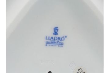 リヤドロ　LLADRO　輝く時　艶めかしく気品漂う女性のフィギュリン(箱なし、陶器人形、置物、オブジェ)(定価181,500円)(R-061896)