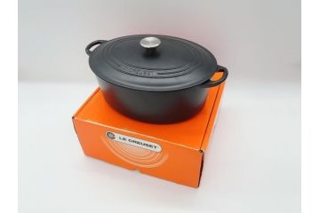 フランス　Le Creuset　ル・クルーゼ　ココット・オーバル　マッドブラック　スタイリッシュなカラーリングと機能性を兼ね備えた万能鍋(箱付き、キッチンウェア、鋳物(いもの)、ホーロー鍋)(R-061899)