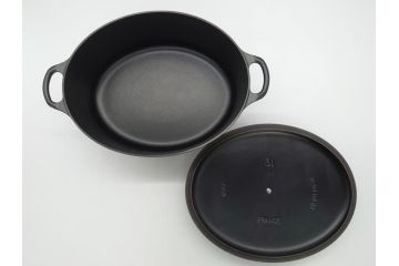 フランス　Le Creuset　ル・クルーゼ　ココット・オーバル　マッドブラック　スタイリッシュなカラーリングと機能性を兼ね備えた万能鍋(箱付き、キッチンウェア、鋳物(いもの)、ホーロー鍋)(R-061899)