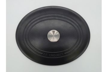 フランス　Le Creuset　ル・クルーゼ　ココット・オーバル　マッドブラック　スタイリッシュなカラーリングと機能性を兼ね備えた万能鍋(箱付き、キッチンウェア、鋳物(いもの)、ホーロー鍋)(R-061899)