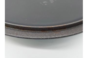 フランス　Le Creuset　ル・クルーゼ　ココット・オーバル　マッドブラック　スタイリッシュなカラーリングと機能性を兼ね備えた万能鍋(箱付き、キッチンウェア、鋳物(いもの)、ホーロー鍋)(R-061899)