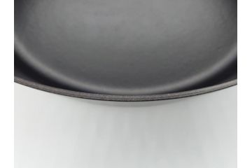 フランス　Le Creuset　ル・クルーゼ　ココット・オーバル　マッドブラック　スタイリッシュなカラーリングと機能性を兼ね備えた万能鍋(箱付き、キッチンウェア、鋳物(いもの)、ホーロー鍋)(R-061899)