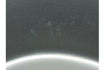フランス　Le Creuset　ル・クルーゼ　ココット・オーバル　マッドブラック　スタイリッシュなカラーリングと機能性を兼ね備えた万能鍋(箱付き、キッチンウェア、鋳物(いもの)、ホーロー鍋)(R-061899)