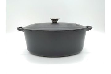 フランス　Le Creuset　ル・クルーゼ　ココット・オーバル　マッドブラック　スタイリッシュなカラーリングと機能性を兼ね備えた万能鍋(箱付き、キッチンウェア、鋳物(いもの)、ホーロー鍋)(R-061899)