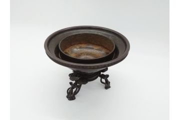 江戸〜明治　木村渡雲(二代目　村田整)　渡雲鋳　古銅　三足　味わい深い彫刻が存在感のある水盤(薄端、花器)(R-061901)