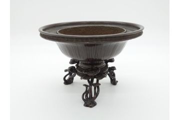 江戸〜明治　木村渡雲(二代目　村田整)　渡雲鋳　古銅　三足　味わい深い彫刻が存在感のある水盤(薄端、花器)(R-061901)