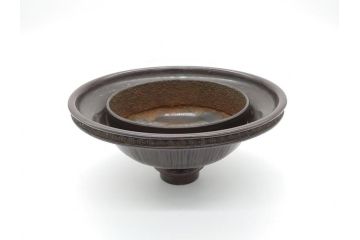 江戸〜明治　木村渡雲(二代目　村田整)　渡雲鋳　古銅　三足　味わい深い彫刻が存在感のある水盤(薄端、花器)(R-061901)