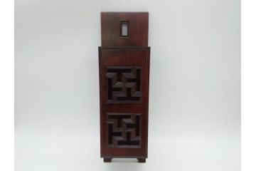 松本民芸家具　透かし彫り　職人技が光るデザインの卍型状差(ウォールラック、レターラック、状差し)(R-061903)