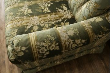 中古　美品　DREXEL HERITAGE(ドレクセルヘリテイジ)　クラシカルな雰囲気を醸し出す3人掛けソファ(三人掛けソファ、3P)(R-061906)