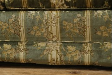 中古　美品　DREXEL HERITAGE(ドレクセルヘリテイジ)　クラシカルな雰囲気を醸し出す3人掛けソファ(三人掛けソファ、3P)(R-061906)