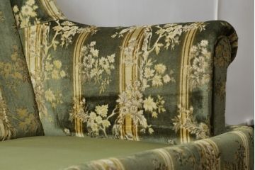 中古　美品　DREXEL HERITAGE(ドレクセルヘリテイジ)　クラシカルな雰囲気を醸し出す3人掛けソファ(三人掛けソファ、3P)(R-061906)