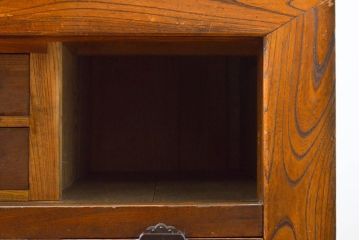 和製アンティーク 漆塗り 前面欅(ケヤキ)材 上質な空間を演出する六尺サイズの収納箪笥キャビネット(夜具箪笥、水屋箪笥、布団箪笥、食器棚、戸棚、収納棚、引き出し)(R-061907)