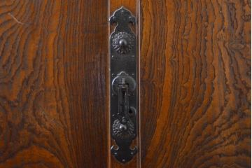 和製アンティーク 漆塗り 前面欅(ケヤキ)材 上質な空間を演出する六尺サイズの収納箪笥キャビネット(夜具箪笥、水屋箪笥、布団箪笥、食器棚、戸棚、収納棚、引き出し)(R-061907)