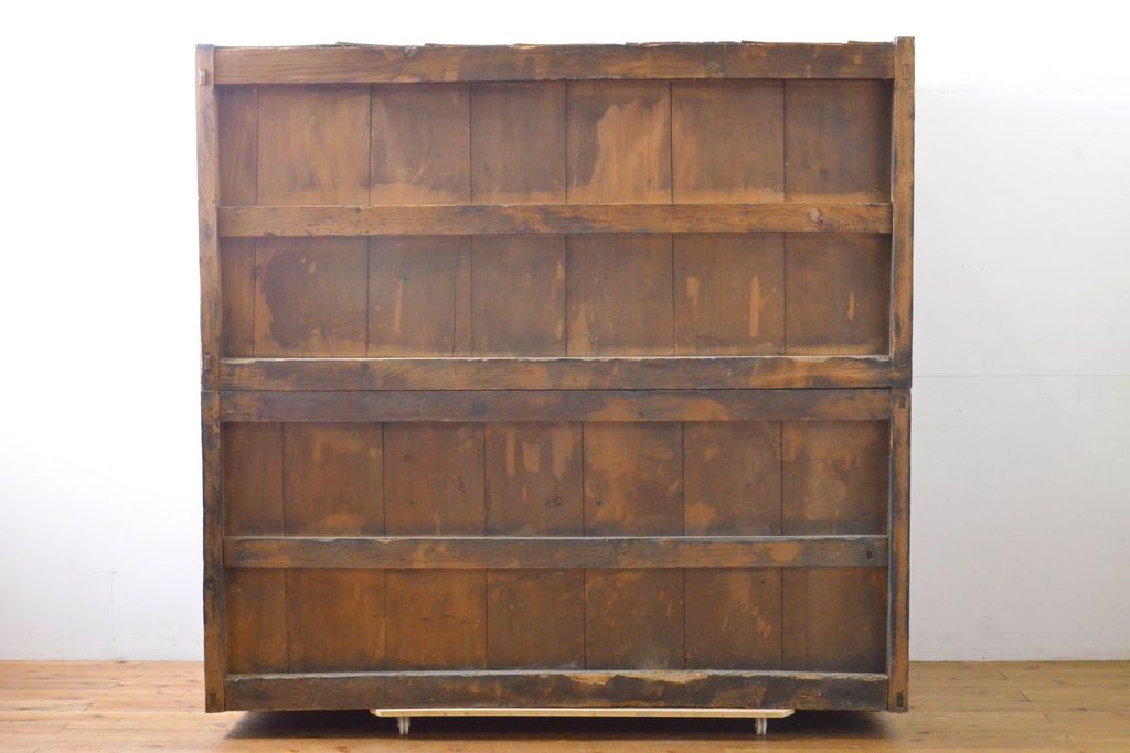 和製アンティーク 漆塗り 前面欅(ケヤキ)材 上質な空間を演出する六尺サイズの収納箪笥キャビネット(夜具箪笥、水屋箪笥、布団箪笥、食器棚、戸棚、収納棚、引き出し)(R-061907)