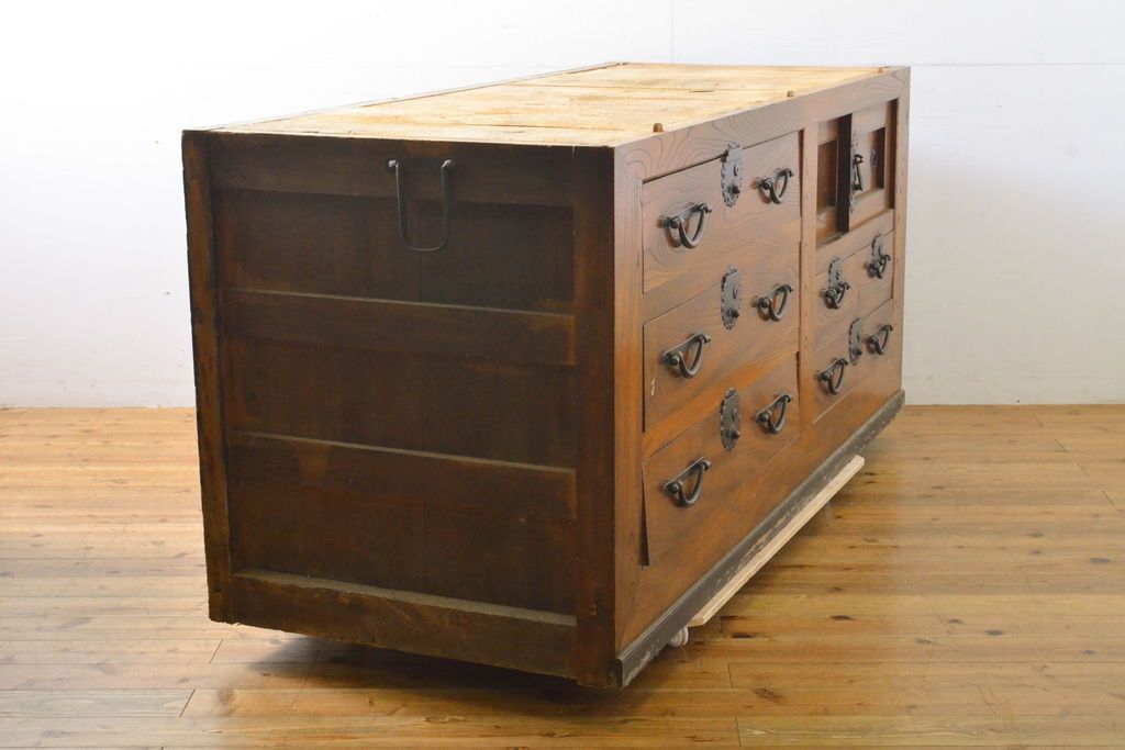 和製アンティーク 漆塗り 前面欅(ケヤキ)材 上質な空間を演出する六尺サイズの収納箪笥サイドボード(夜具箪笥、水屋箪笥、布団箪笥、引き出し、サイドチェスト)(R-061909)