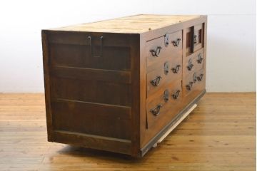 和製アンティーク 漆塗り 前面欅(ケヤキ)材 上質な空間を演出する六尺サイズの収納箪笥サイドボード(夜具箪笥、水屋箪笥、布団箪笥、引き出し、サイドチェスト)(R-061909)