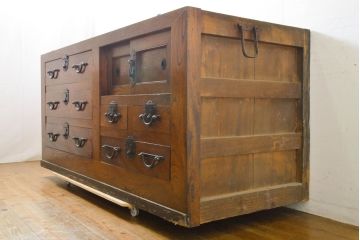 和製アンティーク 漆塗り 前面欅(ケヤキ)材 上質な空間を演出する六尺サイズの収納箪笥サイドボード(夜具箪笥、水屋箪笥、布団箪笥、引き出し、サイドチェスト)(R-061909)