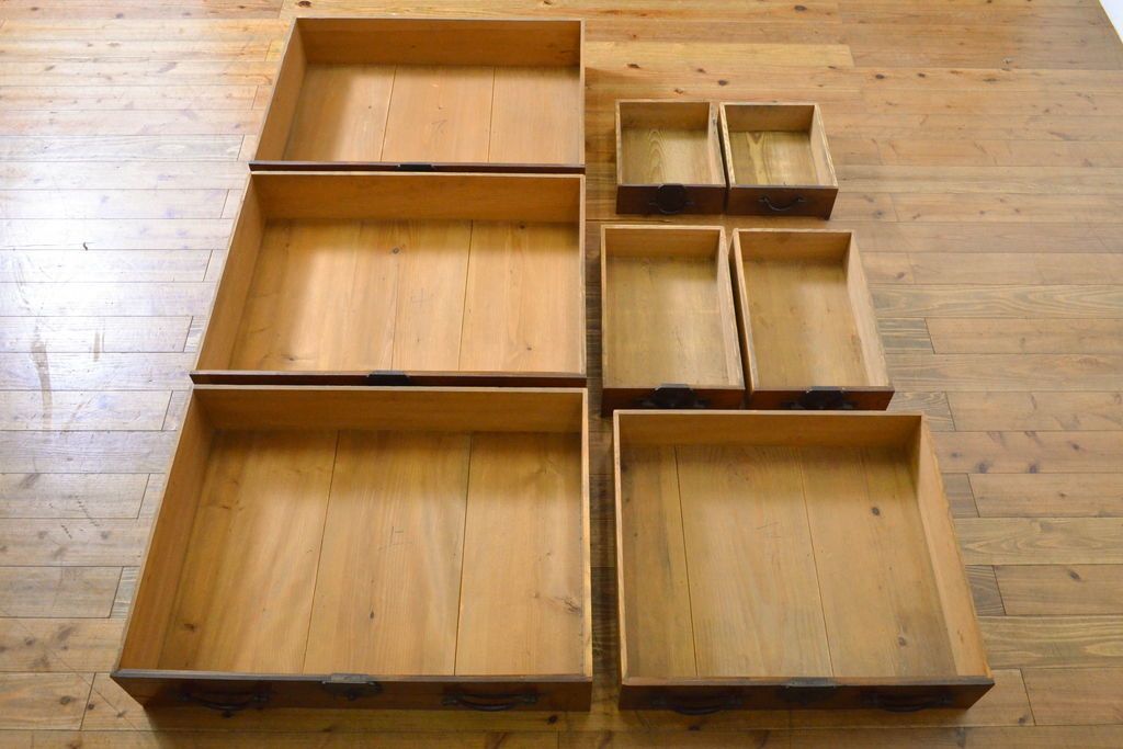 和製アンティーク 漆塗り 前面欅(ケヤキ)材 上質な空間を演出する六尺サイズの収納箪笥サイドボード(夜具箪笥、水屋箪笥、布団箪笥、引き出し、サイドチェスト)(R-061909)