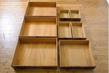 和製アンティーク 漆塗り 前面欅(ケヤキ)材 上質な空間を演出する六尺サイズの収納箪笥サイドボード(夜具箪笥、水屋箪笥、布団箪笥、引き出し、サイドチェスト)(R-061909)