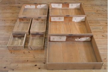 和製アンティーク 漆塗り 前面欅(ケヤキ)材 上質な空間を演出する六尺サイズの収納箪笥サイドボード(夜具箪笥、水屋箪笥、布団箪笥、引き出し、サイドチェスト)(R-061909)